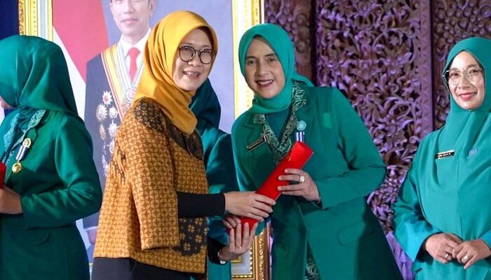 Ketua TP PKK Cilegon Hany Seviatry Raih Penghargaan dari BKKBN