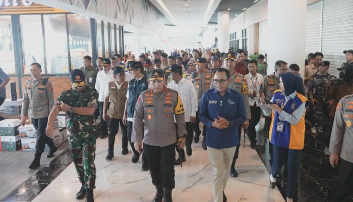 Menko PMK, Panglima TNI, dan Kapolri Tinjau Pelabuhan Merak Pastikan Kelancaran Arus Mudik